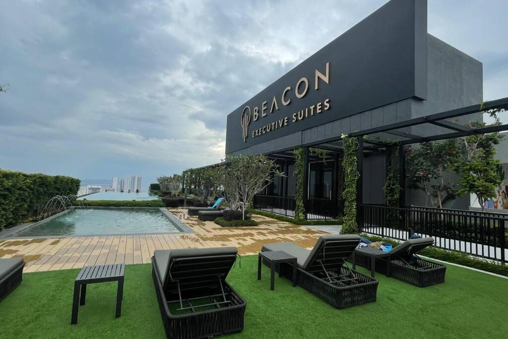 Beacon Suites With Infinity Pool At Georgetown By Wl Bagian luar foto